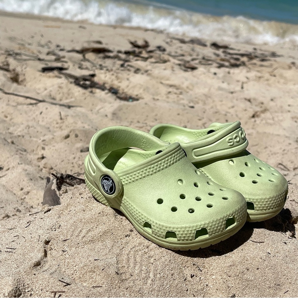 Crocs Classic Clogs size 5 toddler water shoes beach summer Preowned vacation